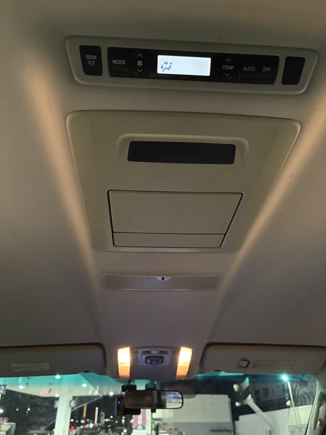 後席エアコン操作パネル